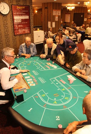 blackjack play money